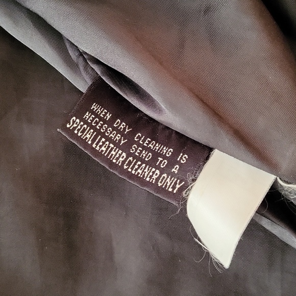 WILSON LEATHER 100% LEATHER SZ MED. BLACK ZIP UP JACKET WAIST LENGTH GOOD CONDI - Picture 10 of 12